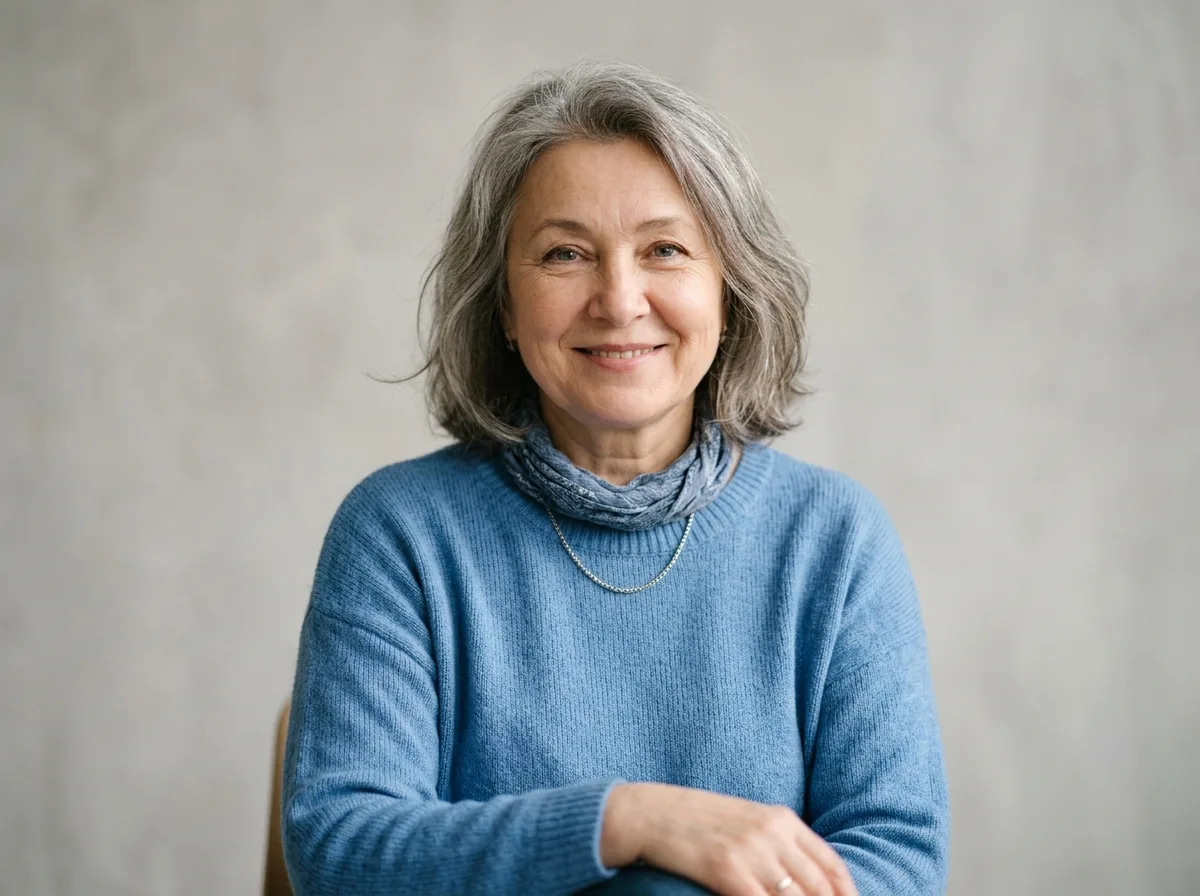 Аватар клиентки Елизаветы, женщина 55–60 лет, добрый вид, нейтральный светлый фон